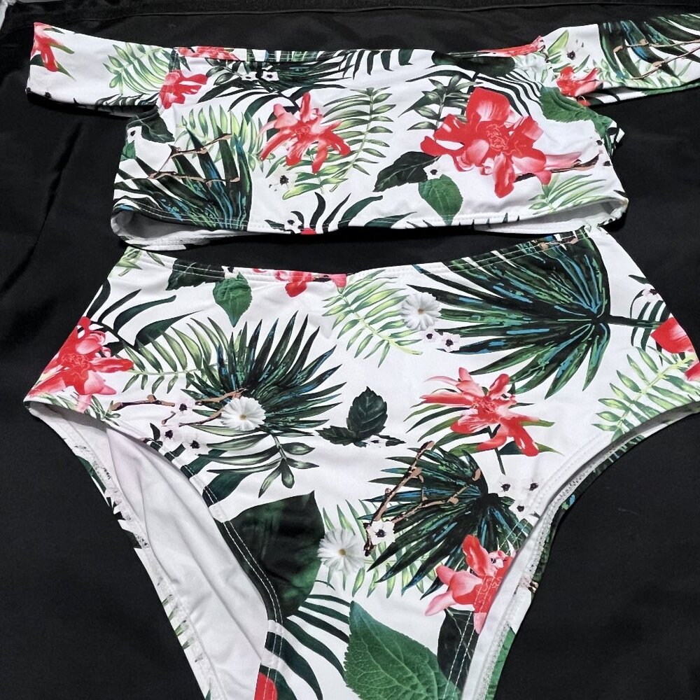 NEW Bloom Muse 2 Piece Women's Swimsuit Bikini w Tropical Flowers Size Small